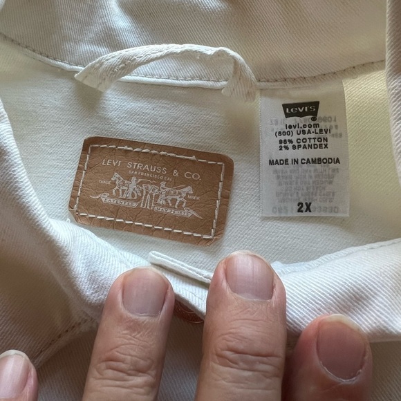 EUC White Original Levi Strauss Trucker Jacket with Copper Colored Buttons (C1) - Picture 4 of 6